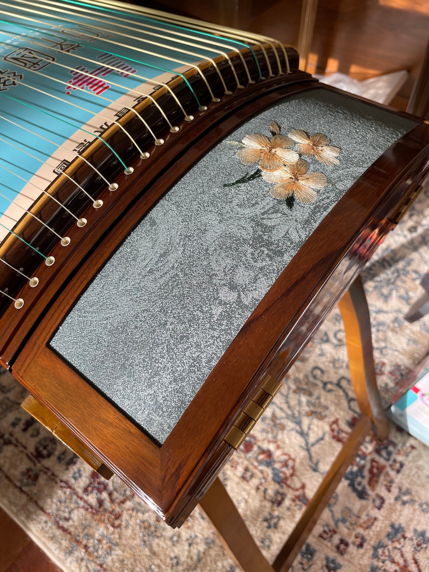 Haitang Guzheng 海棠国乐古筝 carved paulownia with embroidery 刺绣挖筝 YuWanFangLan 毓婉芳兰