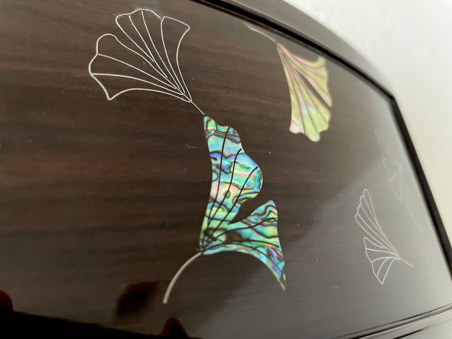 Huali Guzheng 华黎古筝 Ebony Wood 黑檀 with Silver Thread and Shell Inlay Ginkgo Leaves 银丝彩贝枝落银杏