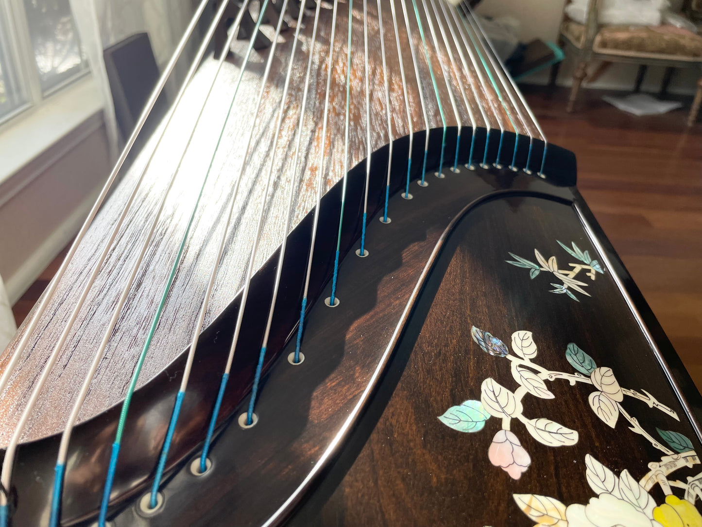 Huali Guzheng 上海华黎古筝 Ebony Wood 黑檀 with shell inlay birds and flowers 贝雕鸟语花香