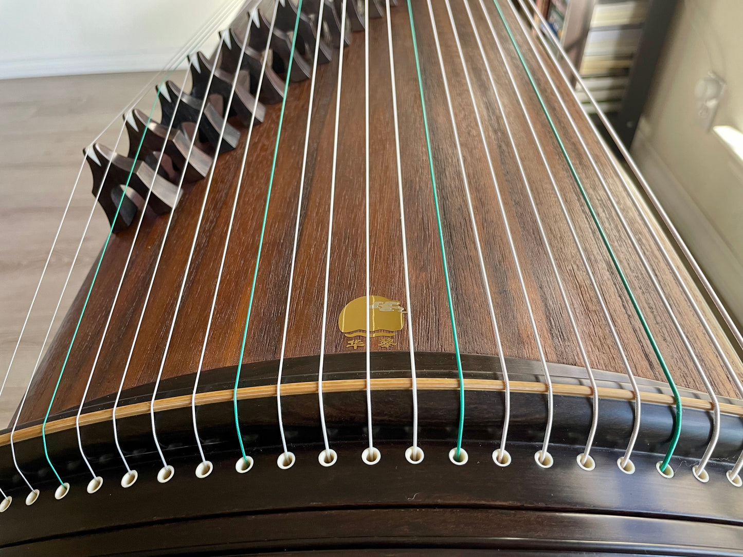 Huali Guzheng 上海华黎古筝 Ebony Wood 黑檀 with sculpted lotus flowers 木浮雕步步生莲