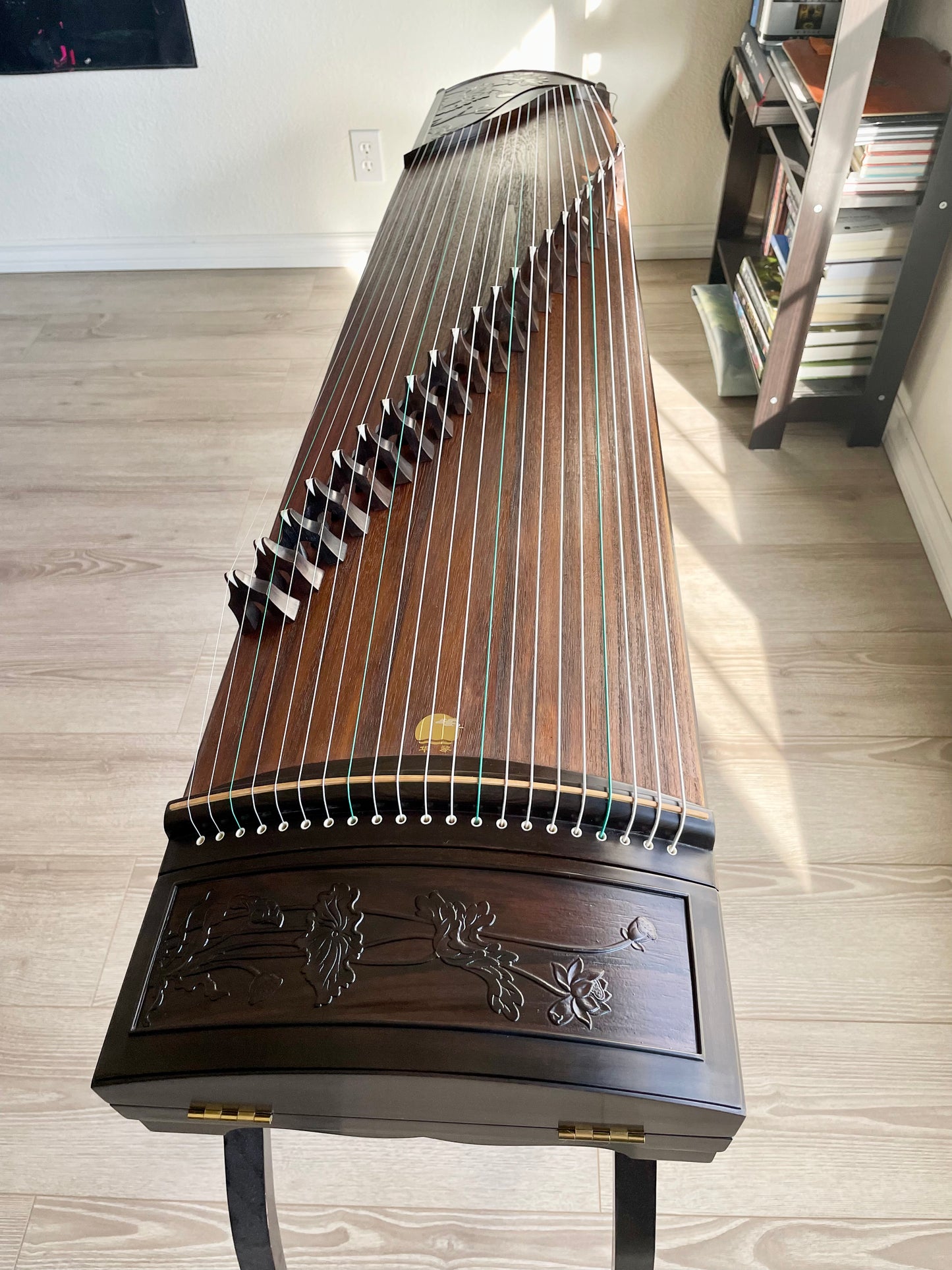 Huali Guzheng 上海华黎古筝 Ebony Wood 黑檀 with sculpted lotus flowers 木浮雕步步生莲