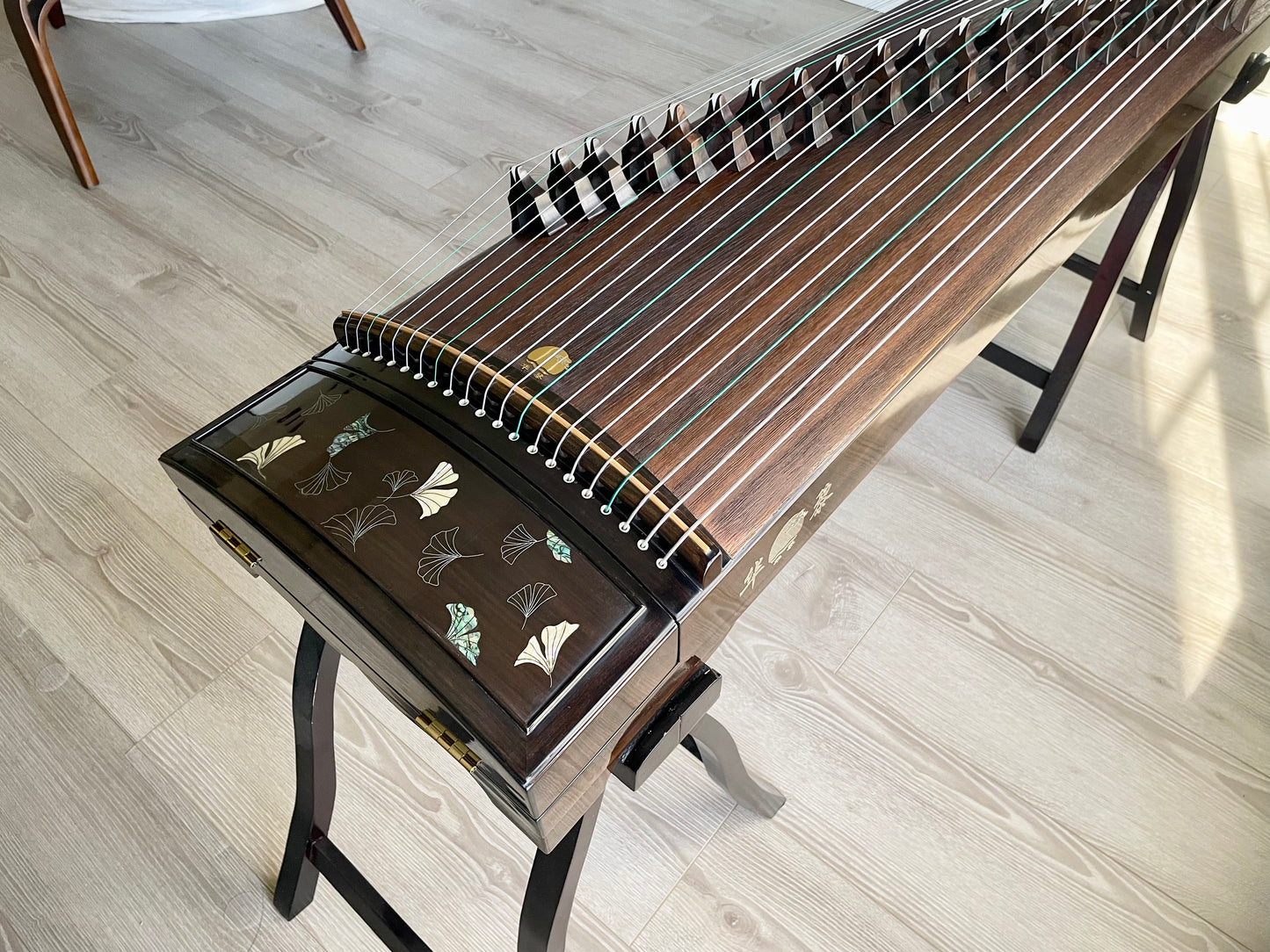 Huali Guzheng 华黎古筝 Ebony Wood 黑檀 with Silver Thread and Shell Inlay Ginkgo Leaves 银丝彩贝枝落银杏