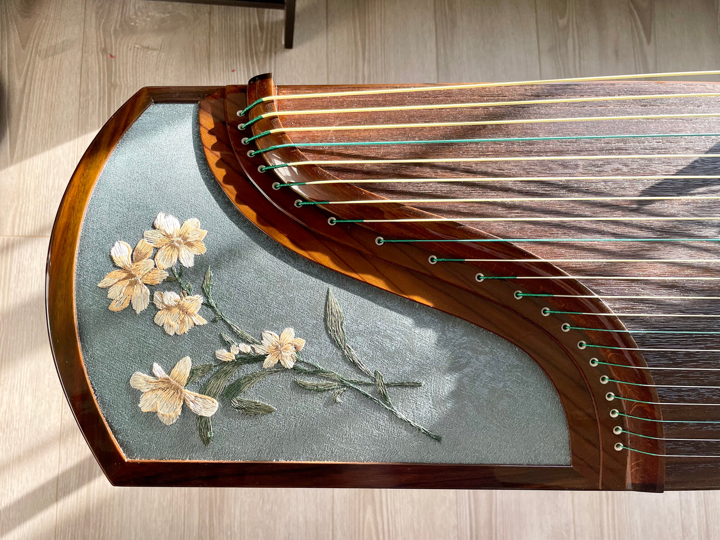 Haitang Guzheng 海棠国乐古筝 carved paulownia with embroidery 刺绣挖筝 YuWanFangLan 毓婉芳兰