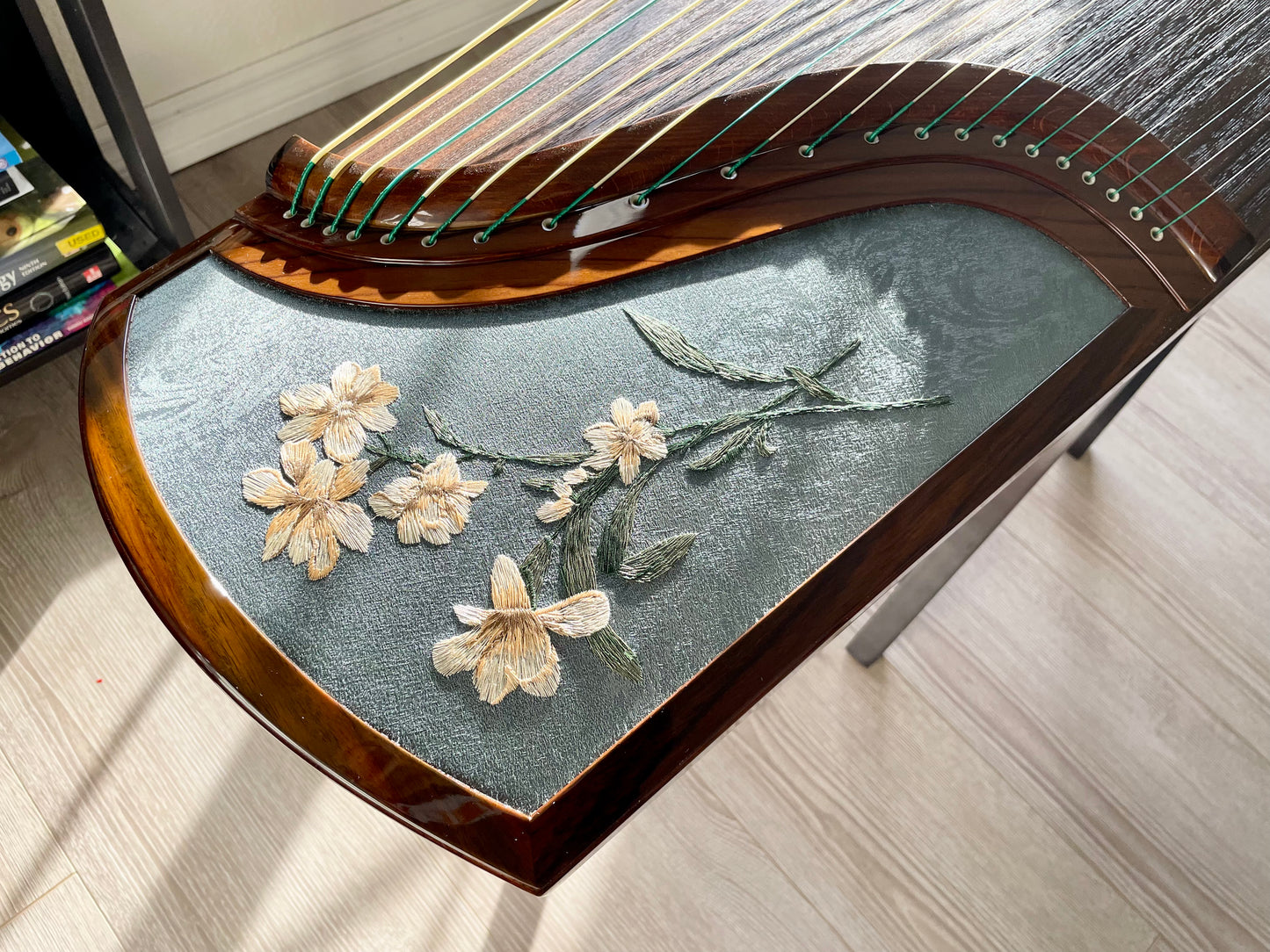 Haitang Guzheng 海棠国乐古筝 carved paulownia with embroidery 刺绣挖筝 YuWanFangLan 毓婉芳兰