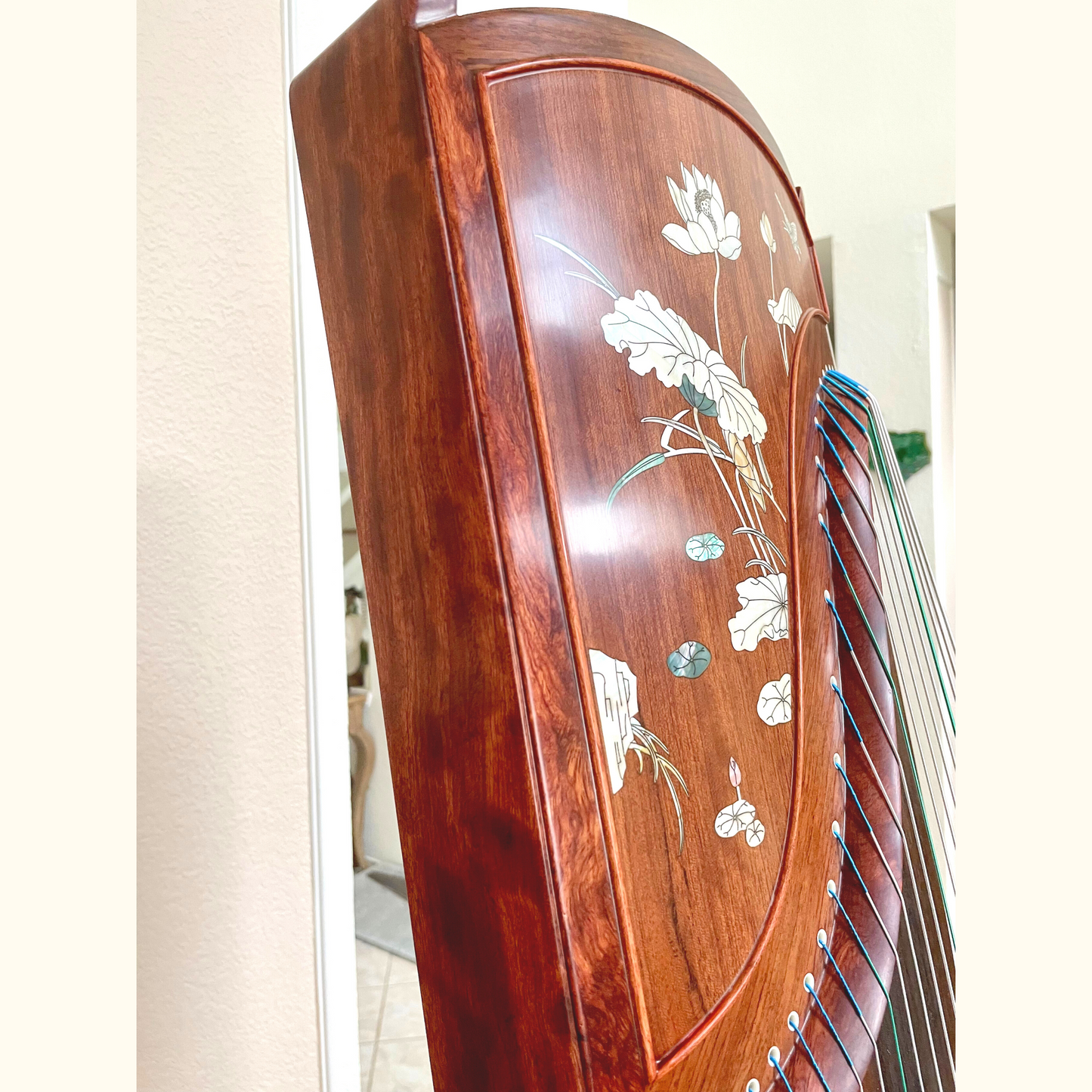 Huali Guzheng 上海华黎古筝 Bubinga 花梨木 with shell inlay lotus flower 贝雕荷塘月色